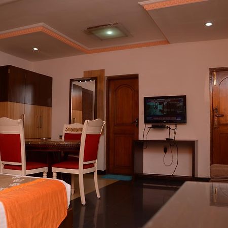 Hotel Rahul Deluxe Nagpur Zewnętrze zdjęcie