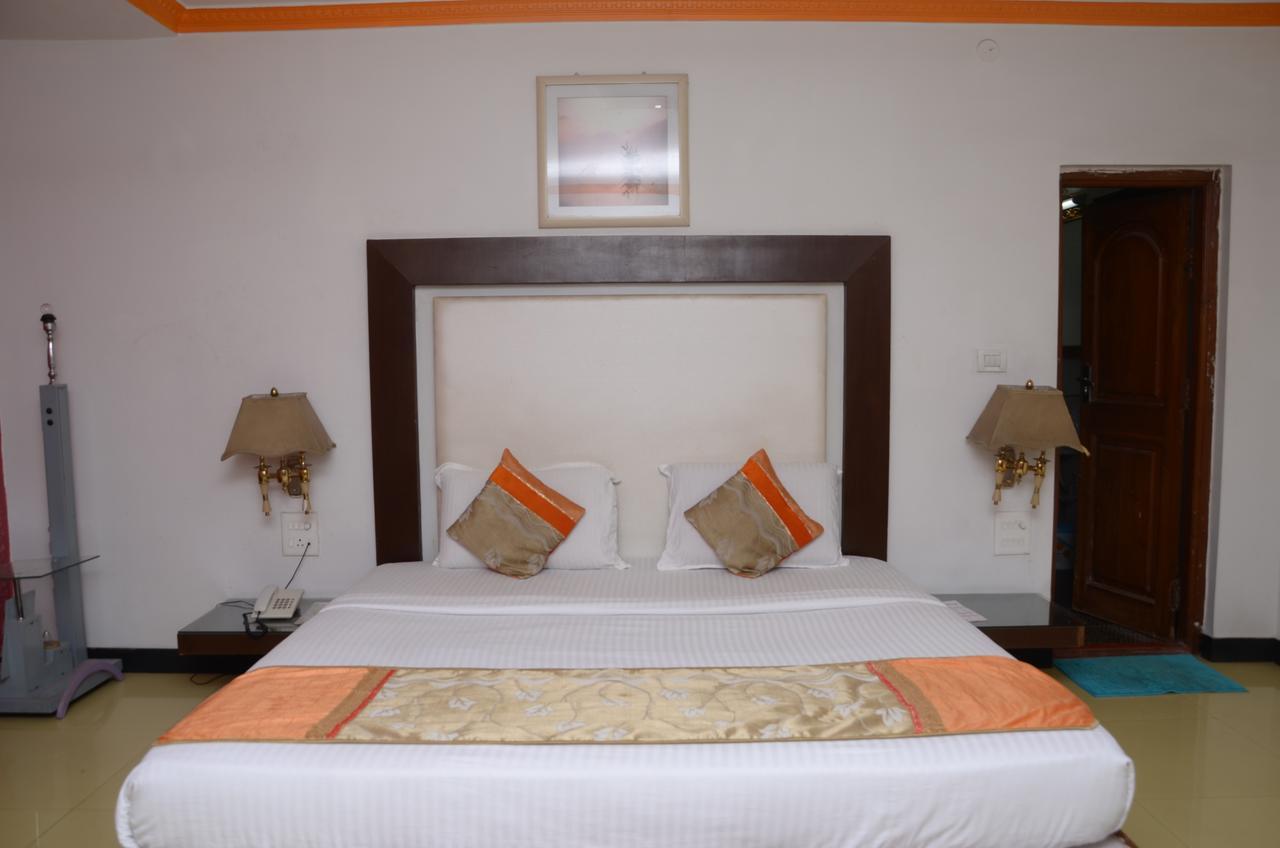 Hotel Rahul Deluxe Nagpur Zewnętrze zdjęcie