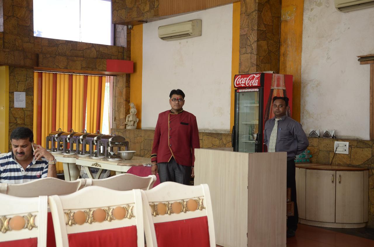 Hotel Rahul Deluxe Nagpur Zewnętrze zdjęcie