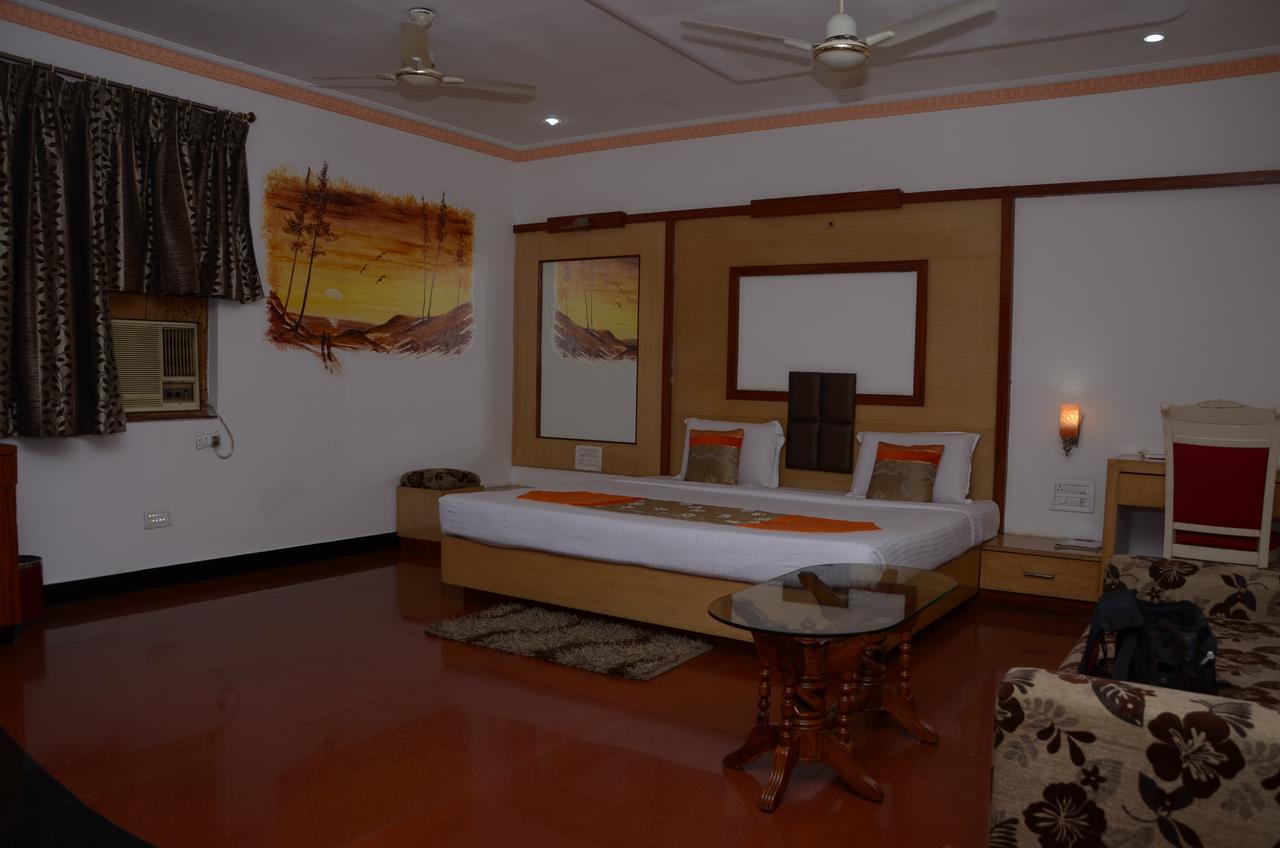 Hotel Rahul Deluxe Nagpur Zewnętrze zdjęcie