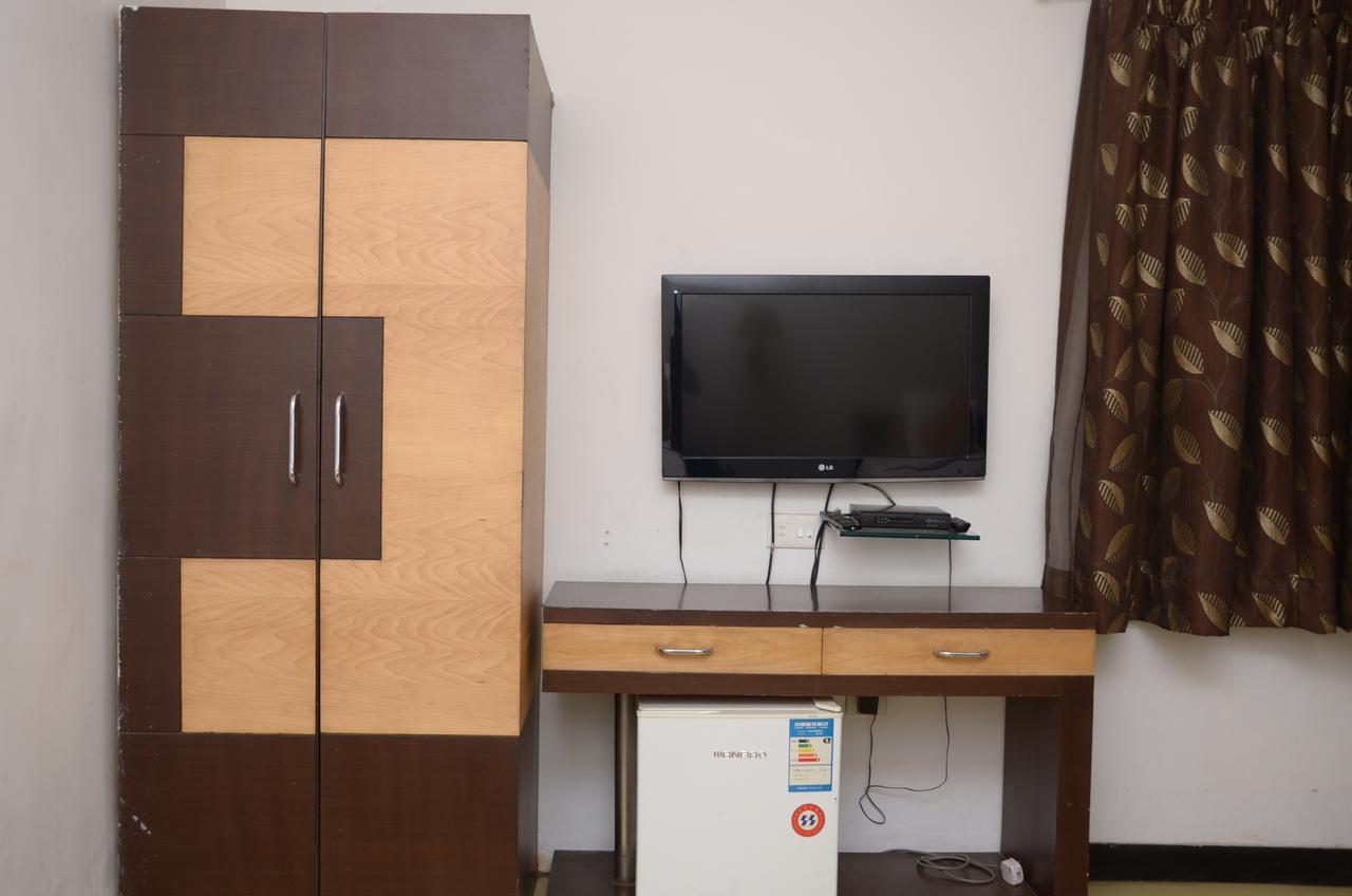 Hotel Rahul Deluxe Nagpur Zewnętrze zdjęcie