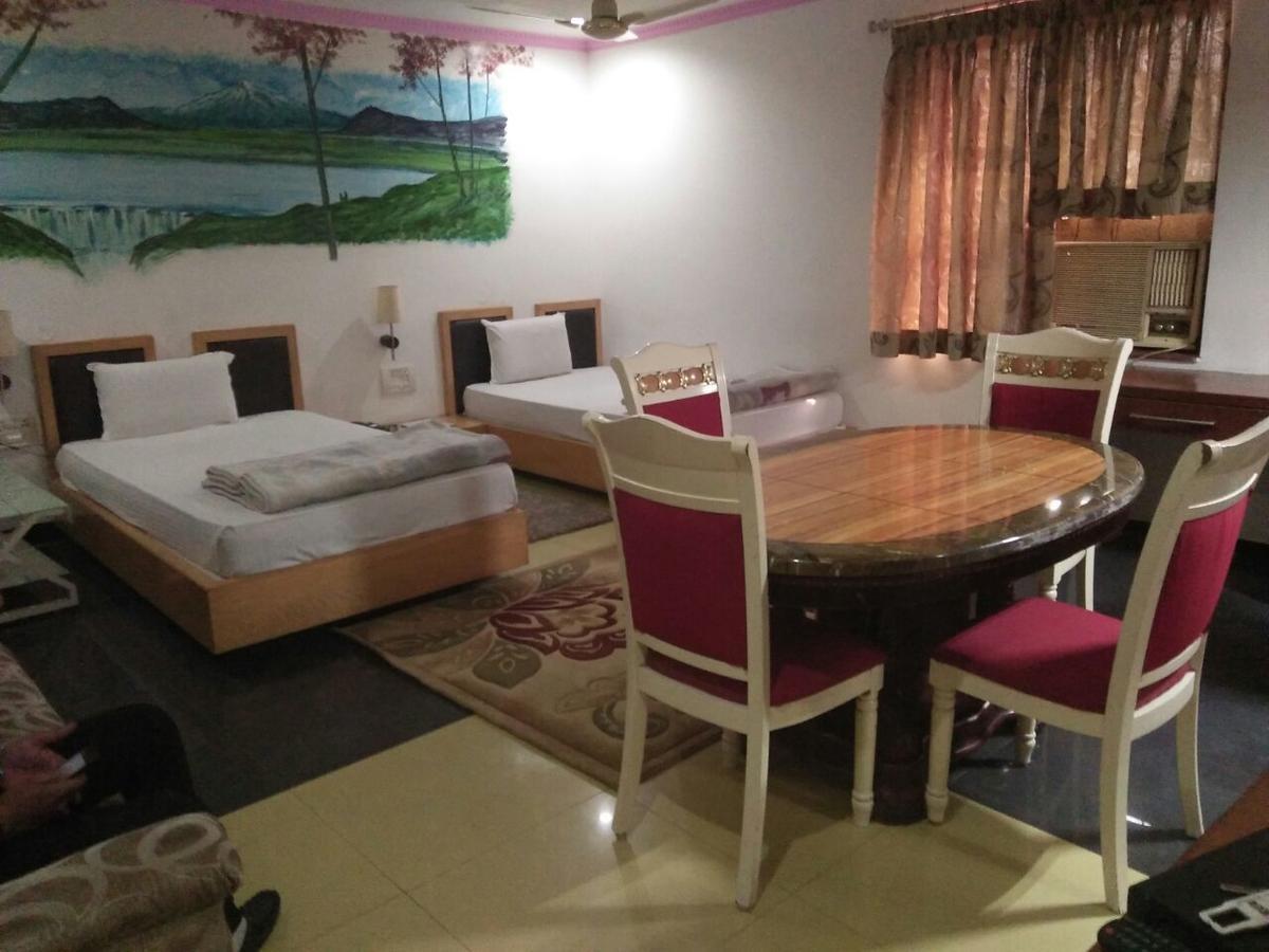 Hotel Rahul Deluxe Nagpur Zewnętrze zdjęcie